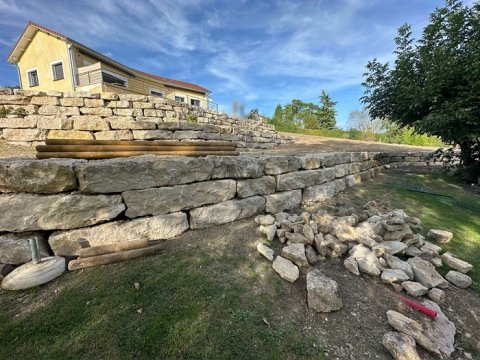 Réalisation d’un enrochement sur la commune de La Chapelle-de-la-Tour