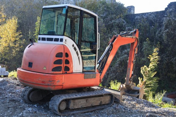 Entreprise pour location de mini-pelle sur chenilles à La Tour Du Pin