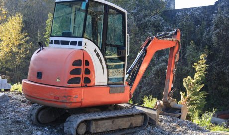 Entreprise pour location de mini-pelle sur chenilles à La Tour Du Pin