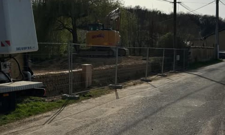 Démolition d'un bâtiment suite à un incendie vers Faramans