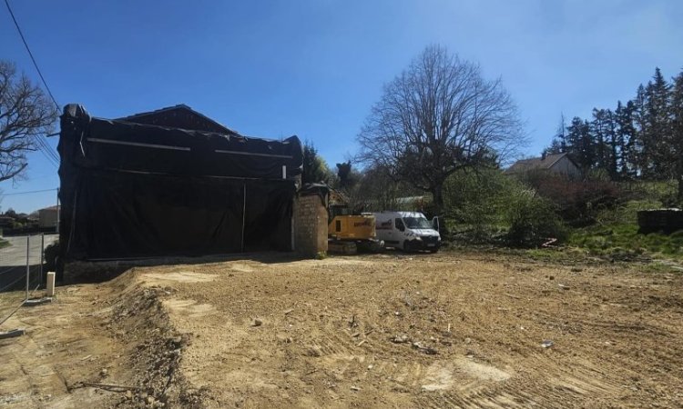 Démolition d'un bâtiment suite à un incendie vers Faramans