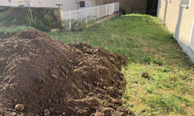 Aménagement extérieur pour la création d'une allée derrière une maison individuelle aux alentours de Bourgoin-Jallieu