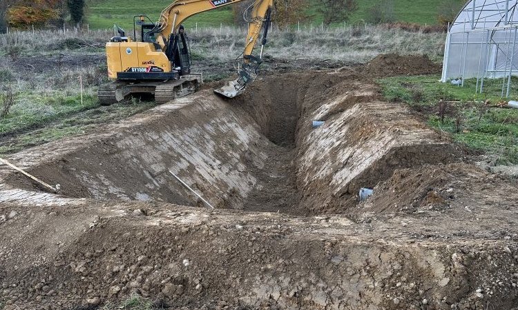 Création d'un bassin pour le stockage des eaux de pluie. 